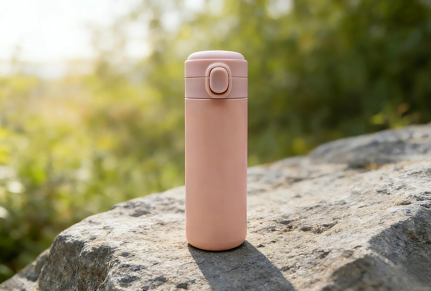 ຄຸນນະສົມບັດຂອງ mug ການເດີນທາງ.